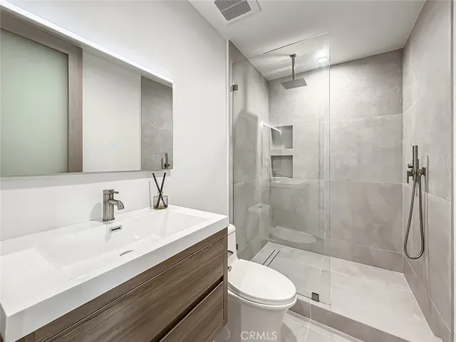 5134 Medina, Woodland Hills, California 91364