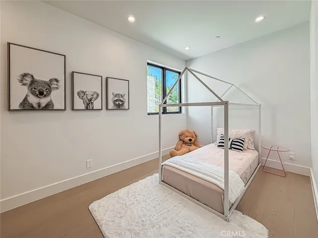 5134 Medina, Woodland Hills, California 91364