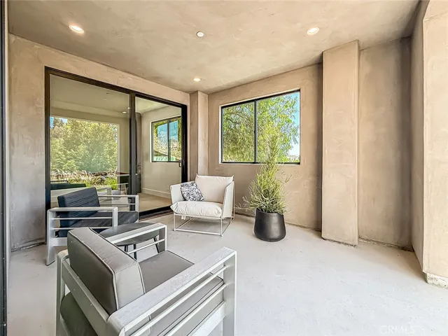 5134 Medina, Woodland Hills, California 91364