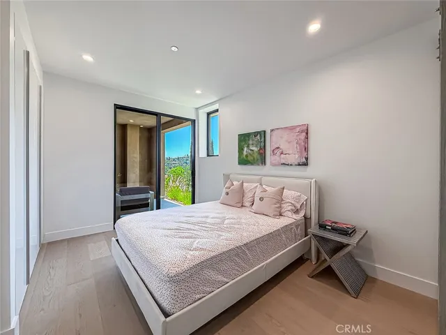5134 Medina, Woodland Hills, California 91364