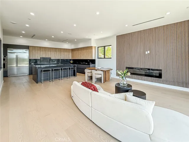 5134 Medina, Woodland Hills, California 91364