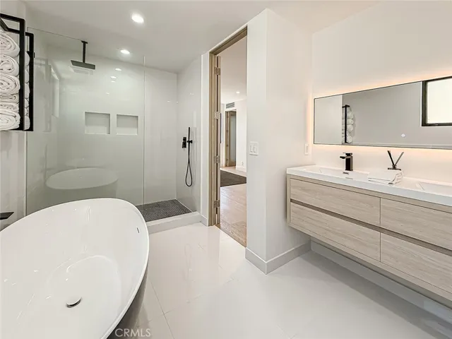 5134 Medina, Woodland Hills, California 91364