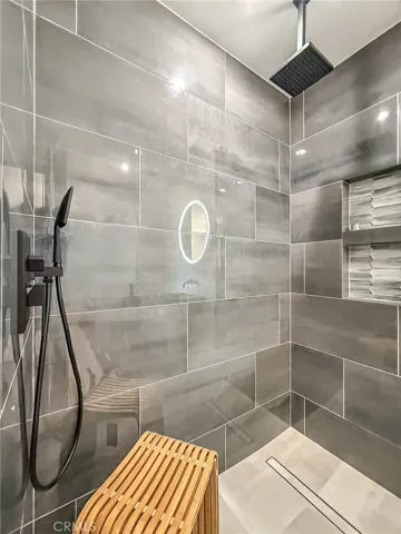 5134 Medina, Woodland Hills, California 91364