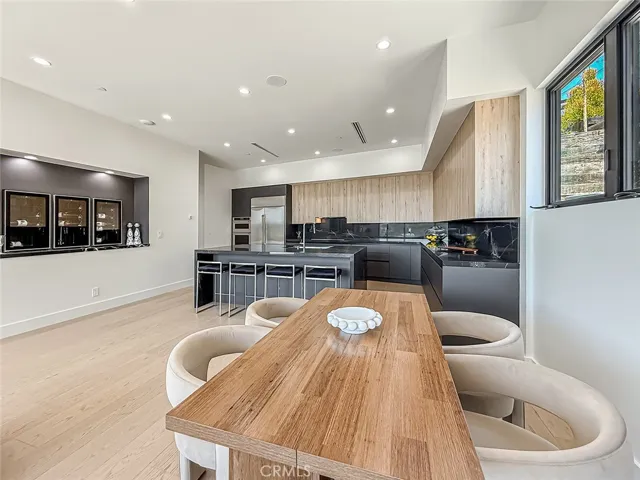 5134 Medina, Woodland Hills, California 91364