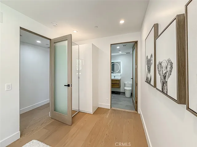 5134 Medina, Woodland Hills, California 91364