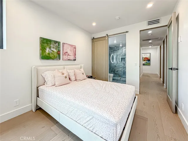 5134 Medina, Woodland Hills, California 91364