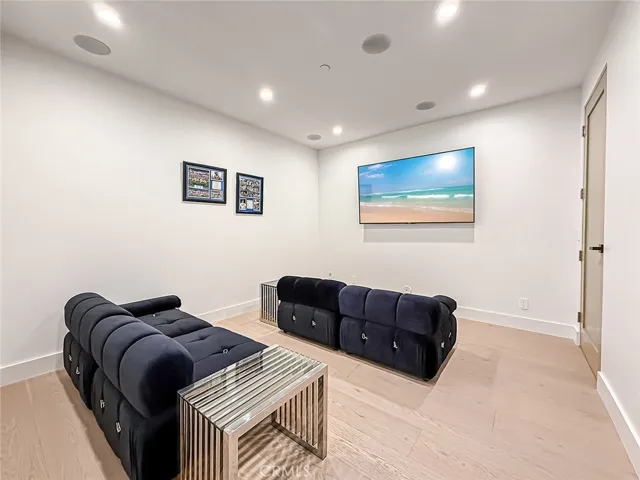 5134 Medina, Woodland Hills, California 91364