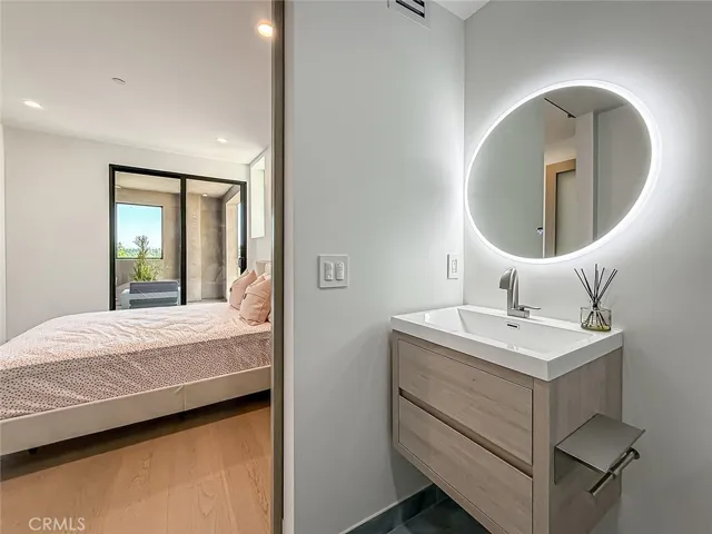 5134 Medina, Woodland Hills, California 91364