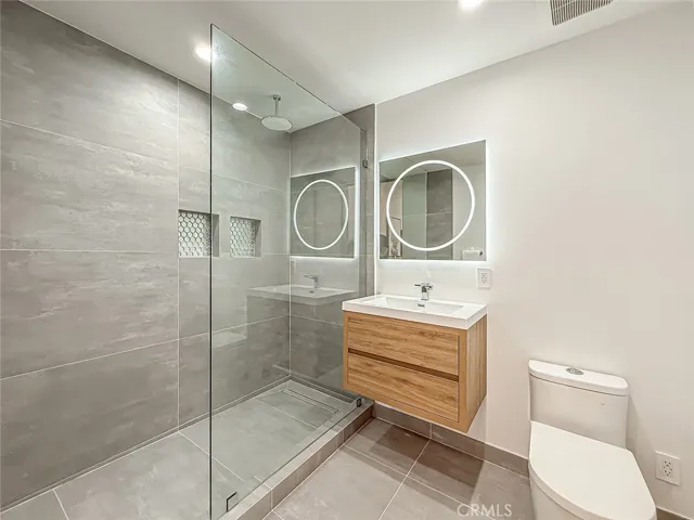 5134 Medina, Woodland Hills, California 91364