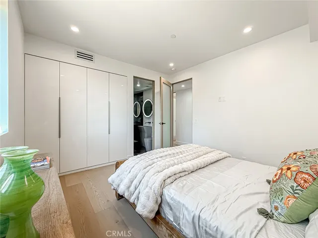 5134 Medina, Woodland Hills, California 91364