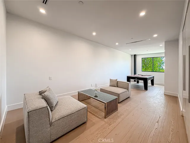 5134 Medina, Woodland Hills, California 91364