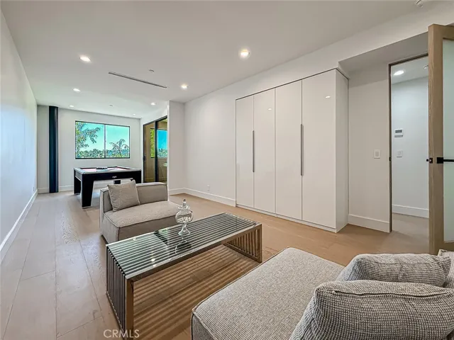 5134 Medina, Woodland Hills, California 91364
