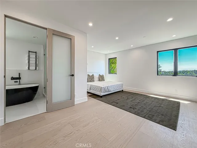 5134 Medina, Woodland Hills, California 91364