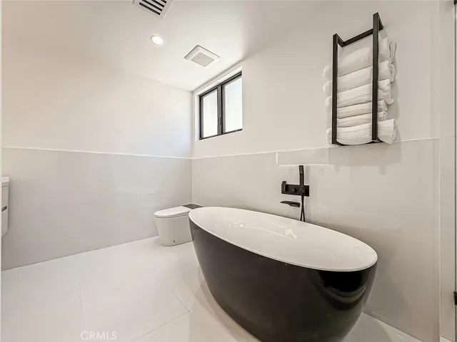5134 Medina, Woodland Hills, California 91364