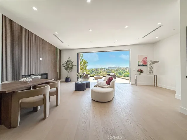 5134 Medina, Woodland Hills, California 91364