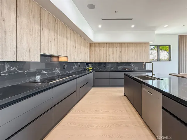 5134 Medina, Woodland Hills, California 91364