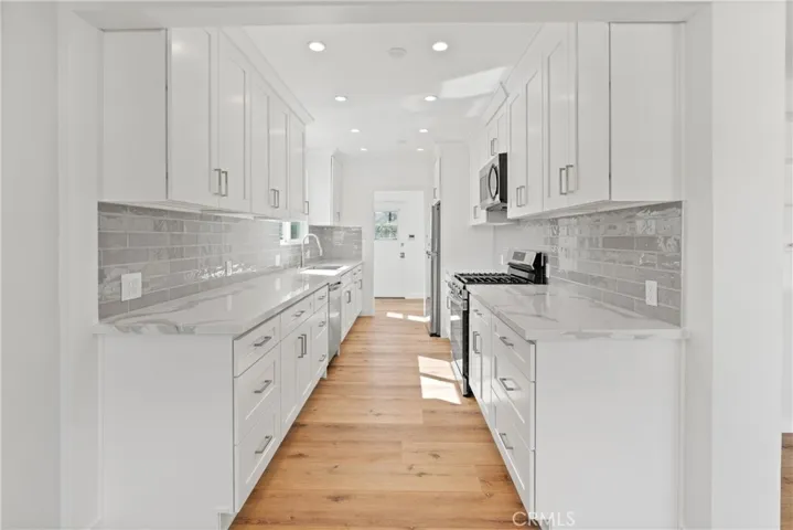 11414 Francis, Los Angeles, California 90066