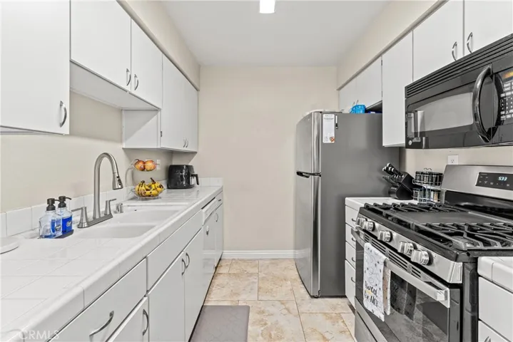 43481 30th W 2, Lancaster, California 93536