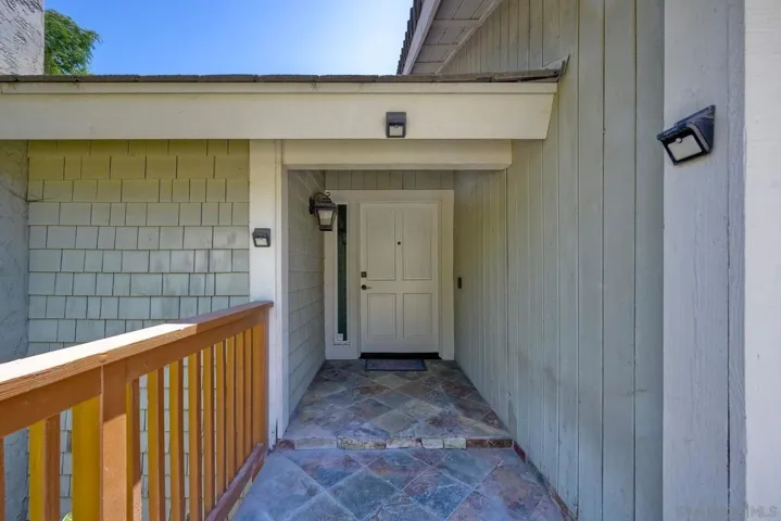 1122 Timberpond, El Cajon, California 92019