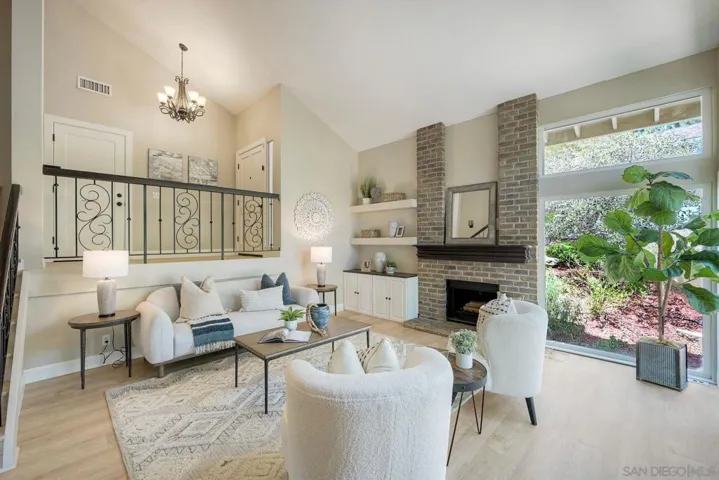 1122 Timberpond, El Cajon, California 92019