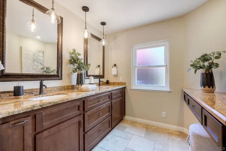 1122 Timberpond, El Cajon, California 92019
