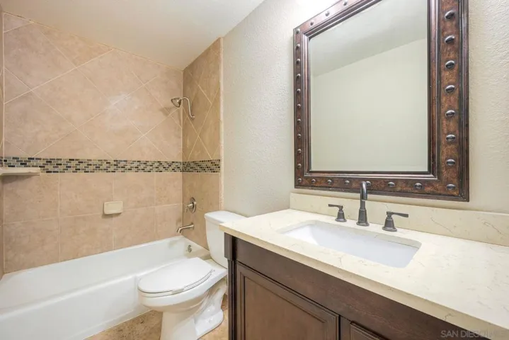1122 Timberpond, El Cajon, California 92019