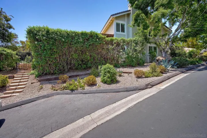 1122 Timberpond, El Cajon, California 92019
