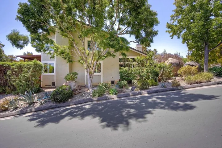 1122 Timberpond, El Cajon, California 92019