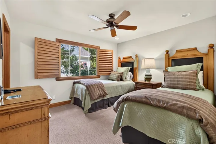 27547 Meadow Bay Drive, Lake Arrowhead, California 92352