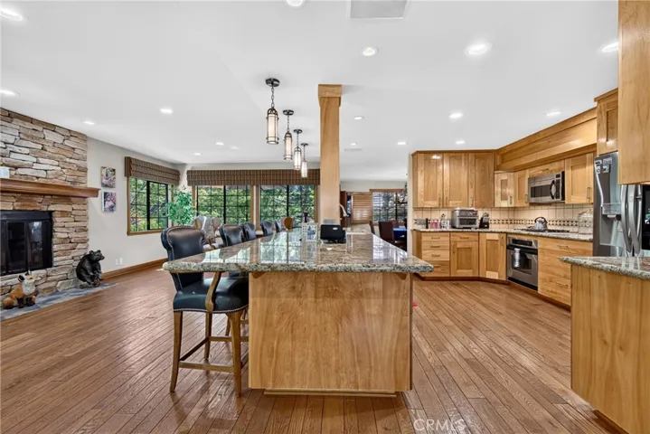 27547 Meadow Bay Drive, Lake Arrowhead, California 92352