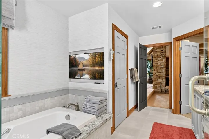 27547 Meadow Bay Drive, Lake Arrowhead, California 92352