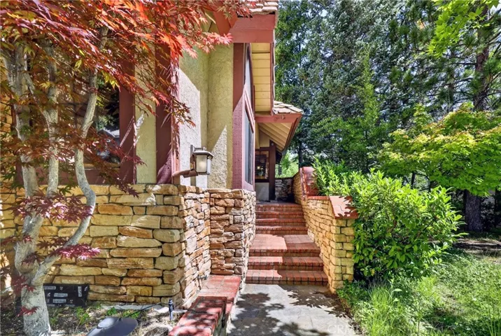 27547 Meadow Bay Drive, Lake Arrowhead, California 92352