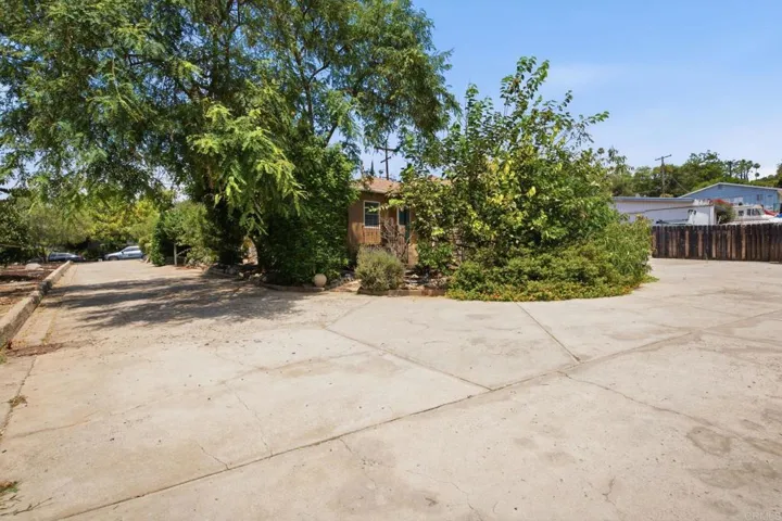 943 Park Hill Drive, Escondido, California 92025