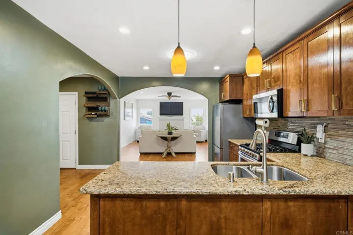943 Park Hill Drive, Escondido, California 92025