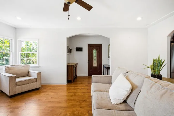 943 Park Hill Drive, Escondido, California 92025