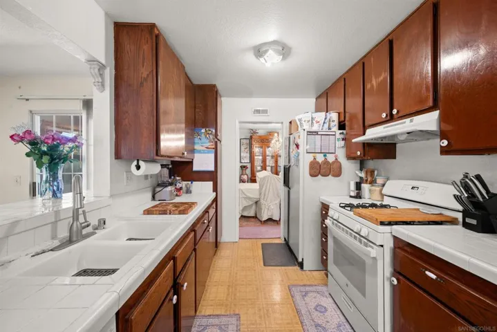 6920 Simi Place, San Diego, California 92139