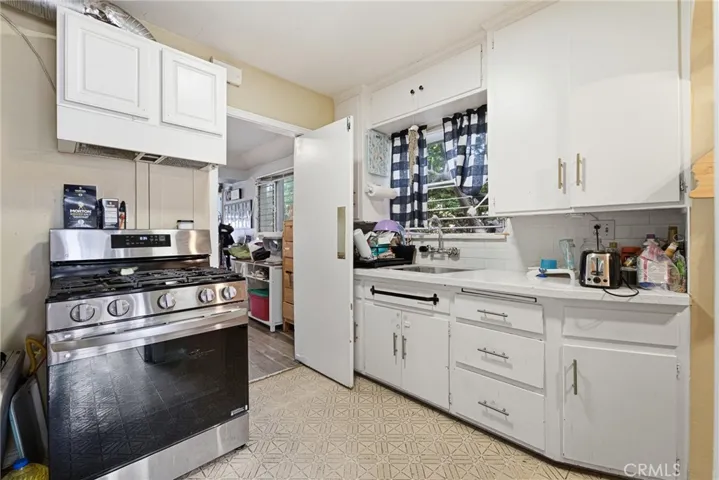 9231 Hunt Avenue, South Gate, California 90280