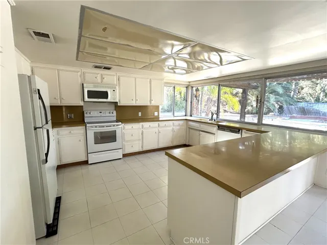 10470 Laramie Avenue, Chatsworth, California 91311
