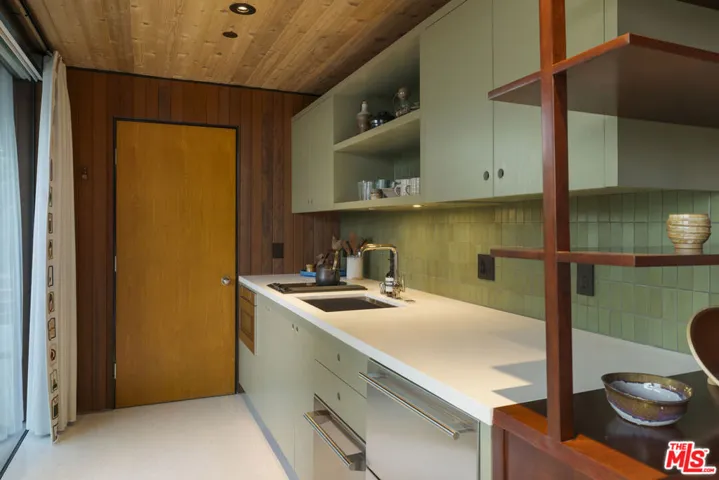 1515 N Tigertail Road, Los Angeles, California 90049