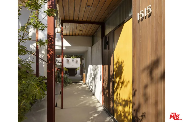 1515 N Tigertail Road, Los Angeles, California 90049