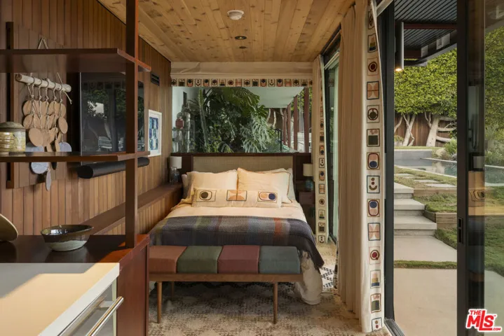 1515 N Tigertail Road, Los Angeles, California 90049