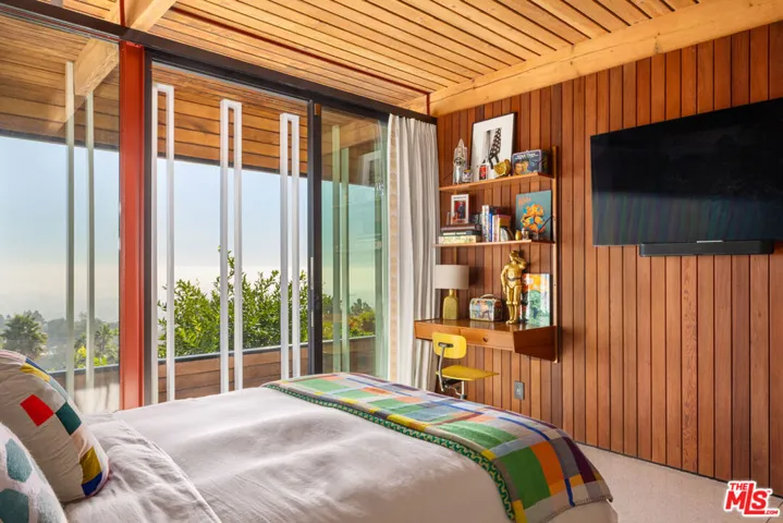 1515 N Tigertail Road, Los Angeles, California 90049