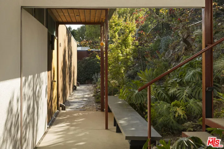 1515 N Tigertail Road, Los Angeles, California 90049