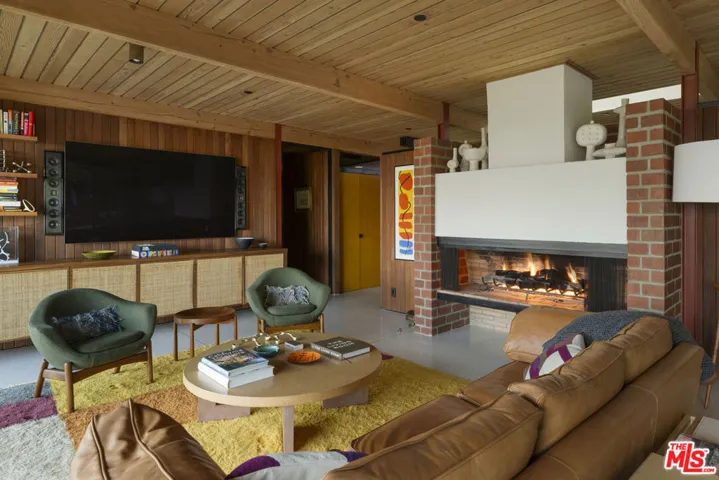 1515 N Tigertail Road, Los Angeles, California 90049