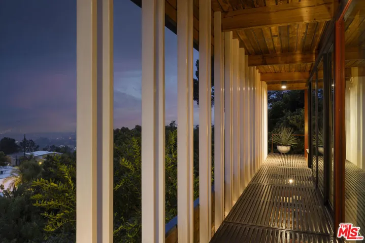 1515 N Tigertail Road, Los Angeles, California 90049