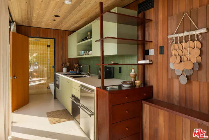 1515 N Tigertail Road, Los Angeles, California 90049