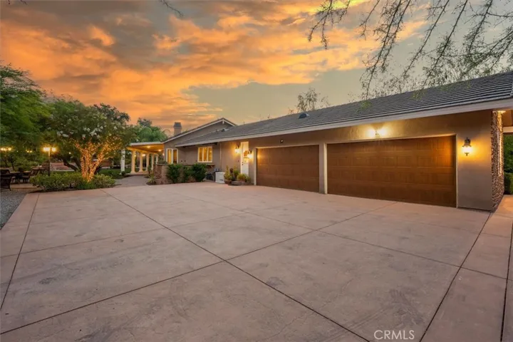 4 CAR GARAGES