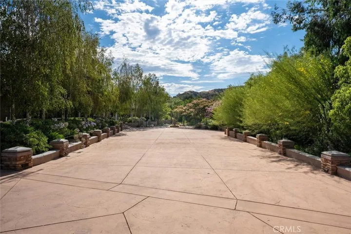 FRONT DRIVEWAY