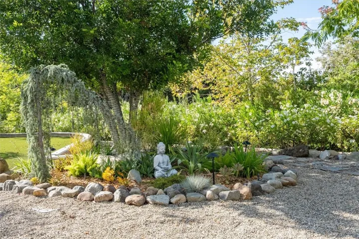 FRONT GARDEN ENTRANCE