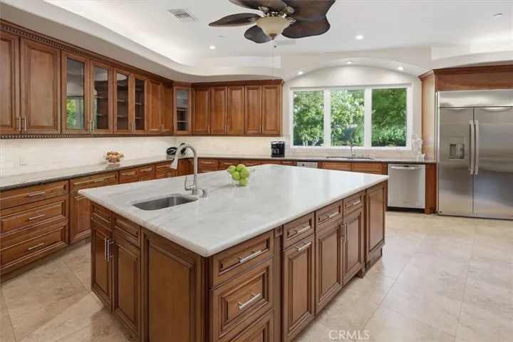 KITCHEN CENTER ISLAND